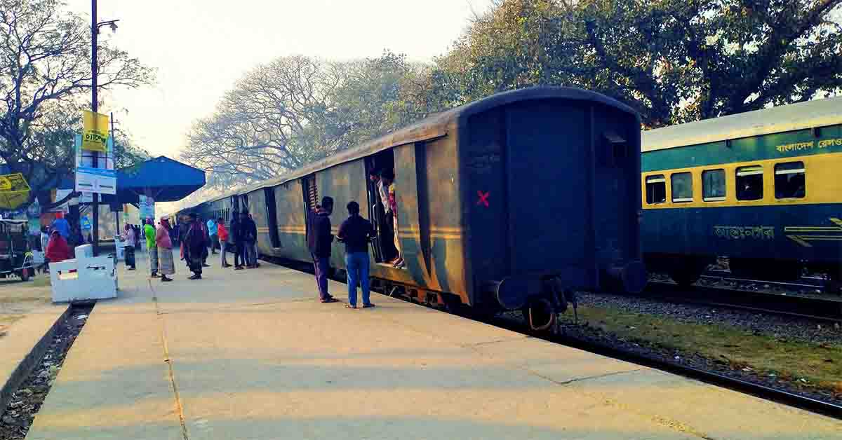 ট্রেনের অগ্রিম টিকিট বিক্রি
